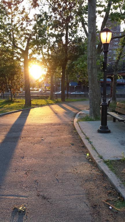 East Village Homestay New York Bagian luar foto